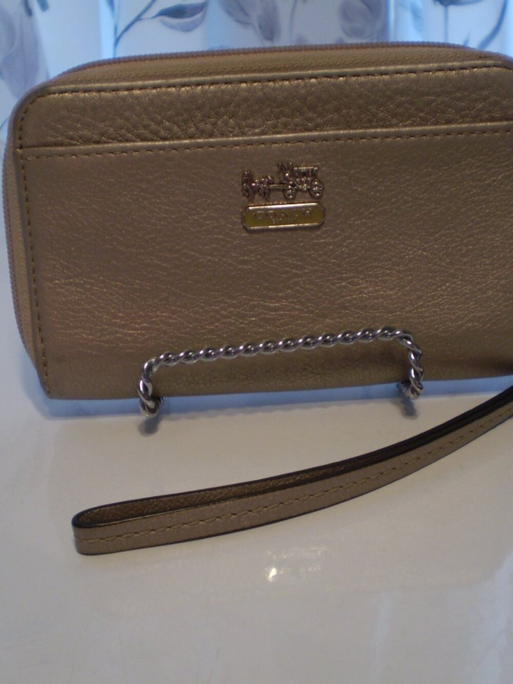 VINTAGE BEIGE COACH WRISTLET